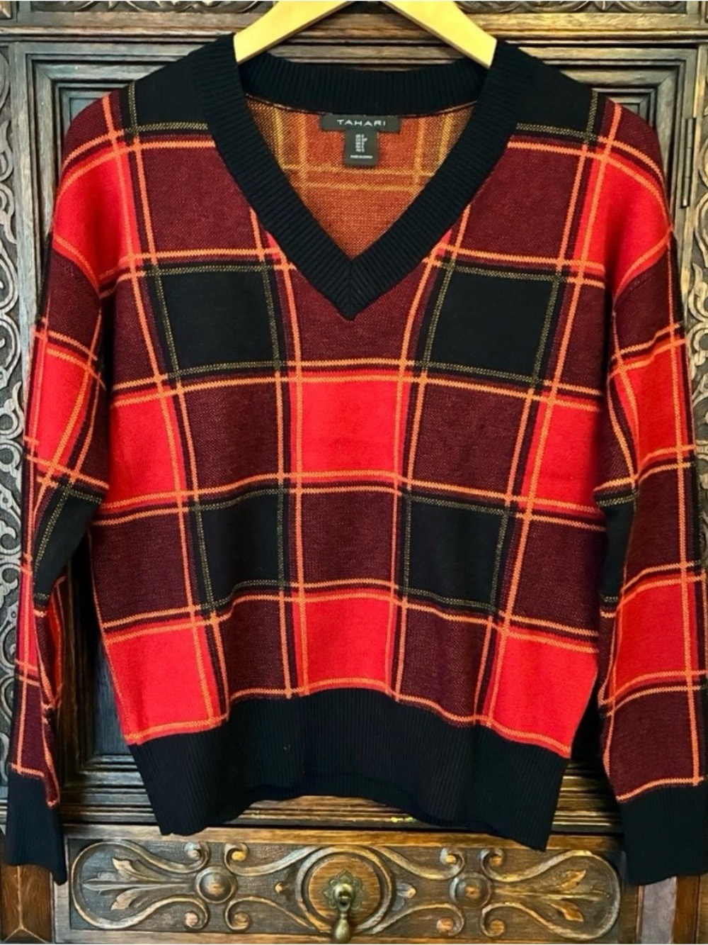 Tahari Red Black Tartan Plaid V Neck Knit Sweater Size S